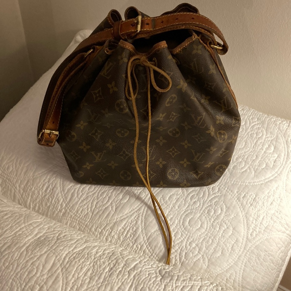 Louis vitton noe satchel